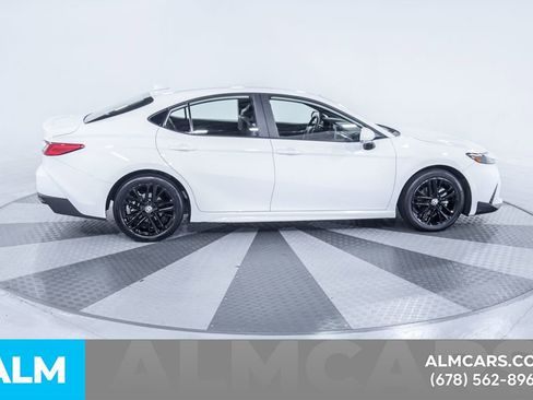 Used 2025 Toyota Camry SE image 11