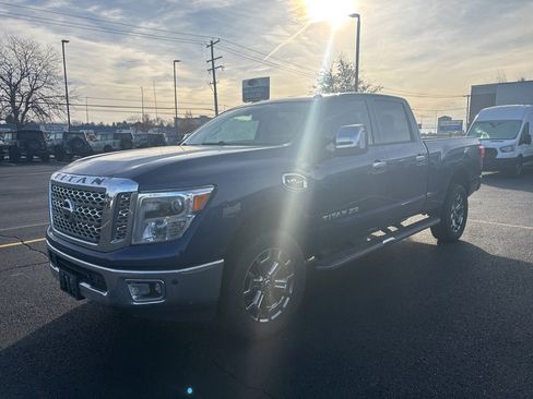Used 2018 Nissan Titan SL w/ Chrome Package image 1