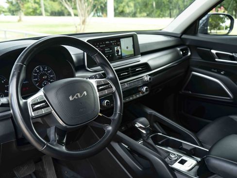 Used 2022 Kia Telluride LX AWD/4WD image 16
