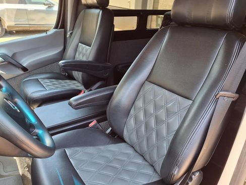 Used 2018 Mercedes-Benz Sprinter 2500 image 14