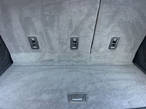 Used 2025 Chevrolet Tahoe High Country AWD/4WD image 16