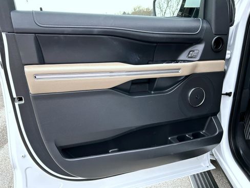 Used 2024 Ford Expedition Max Limited image 9