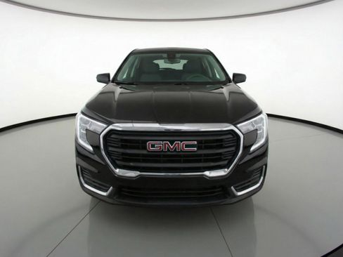 Used 2024 GMC Terrain SLE image 2