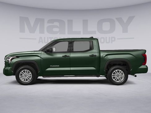 Used 2022 Toyota Tundra SR5 w/ SR5 Convenience Package image 2