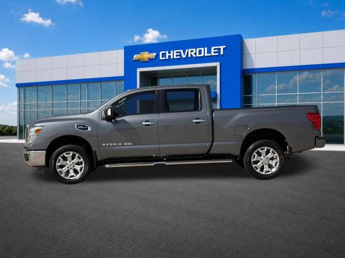 Used 2018 Nissan Titan SV w/ SV Convenience Package AWD/4WD image 4
