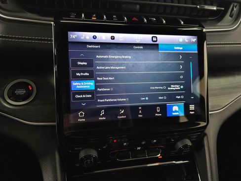 Used 2023 Jeep Grand Cherokee Limited w/ Luxury Tech Group II AWD/4WD image 25