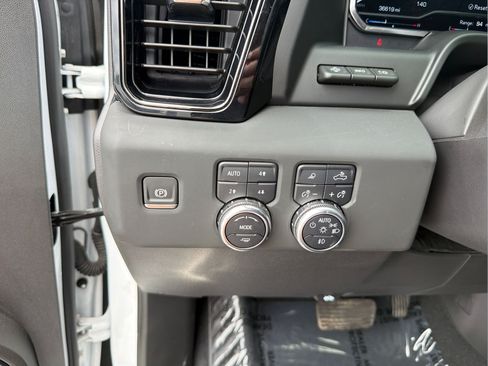 Used 2024 GMC Sierra 1500 AT4 w/ Technology Package AWD/4WD image 17
