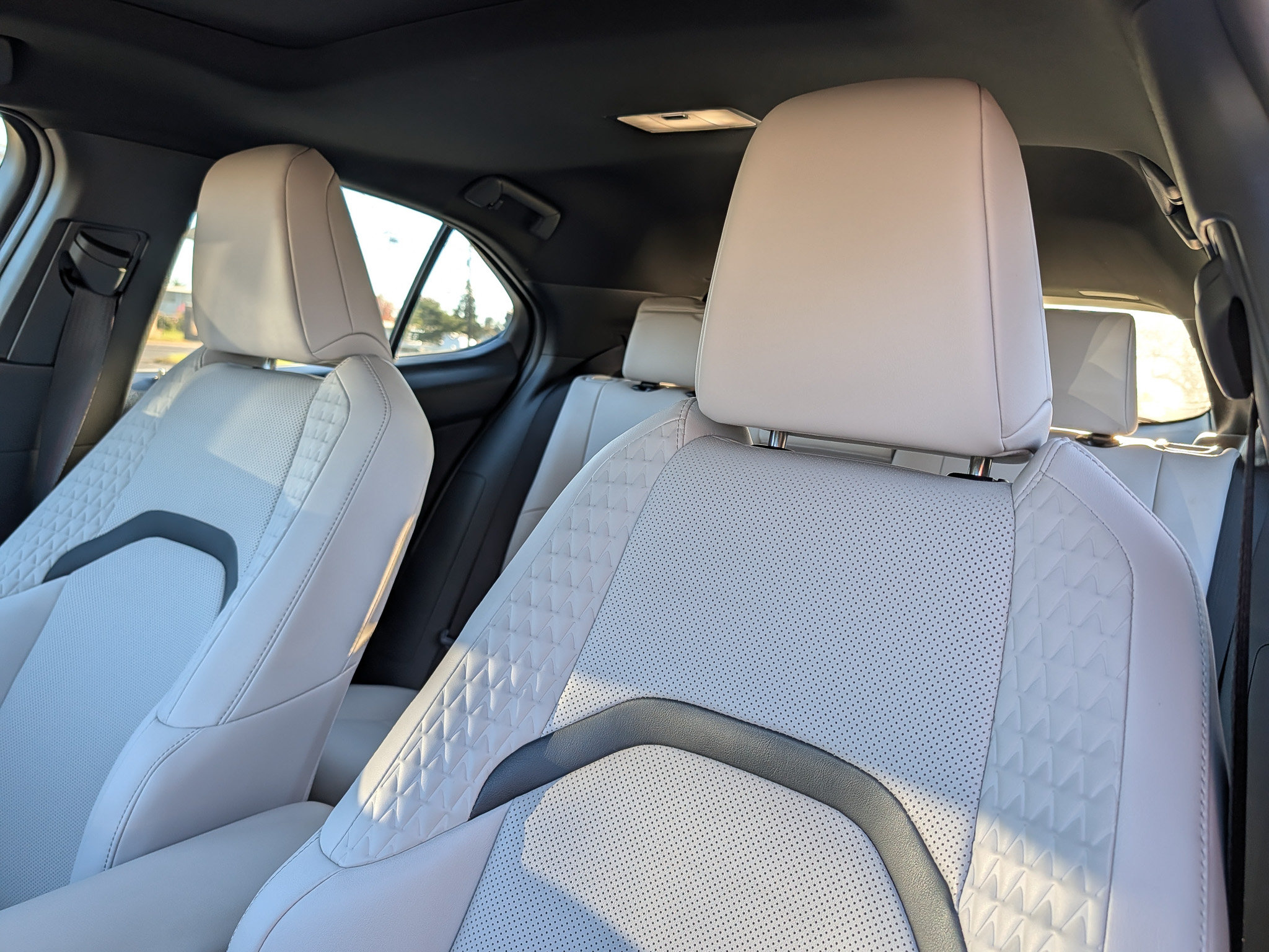Used 2019 Lexus UX 200 w/ Premium Package FWD image 15