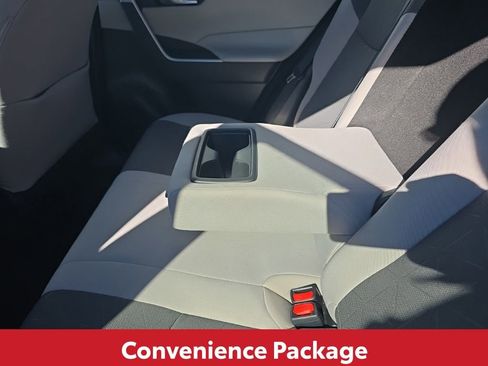 Used 2022 Toyota RAV4 XLE w/ Convenience Package image 17