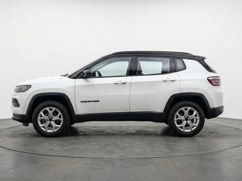 Used 2025 Jeep Compass Latitude AWD/4WD image 5