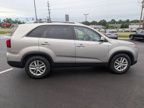 Used 2014 Kia Sorento LX FWD image 7