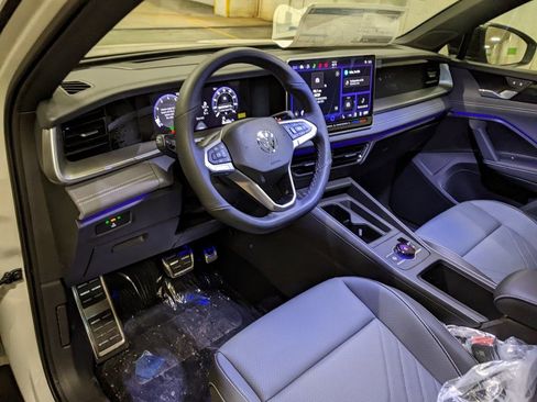 New 2026 Volkswagen Tiguan SE R-Line image 8