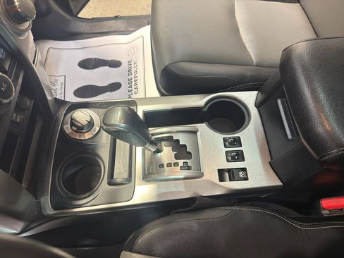 Used 2018 Toyota 4Runner SR5 Premium AWD/4WD image 19