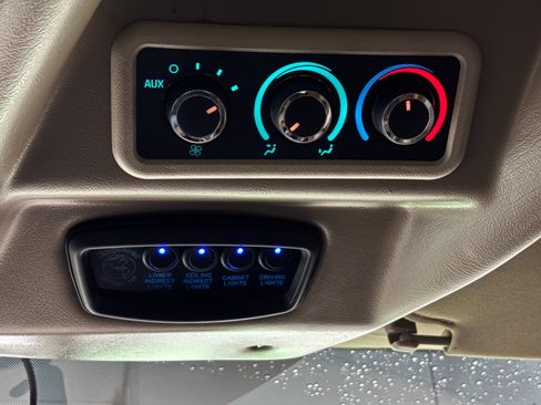Used 2017 Chevrolet Express 2500 Extended RWD image 20