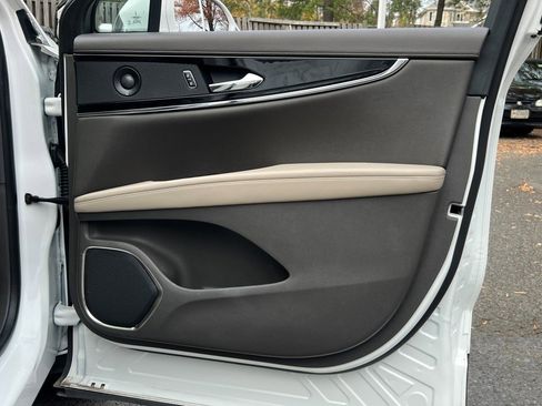 Used 2023 Lincoln Nautilus Reserve w/ Equipment Group 201A image 6