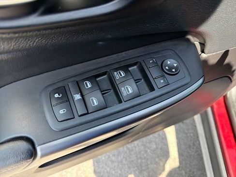 Used 2021 Jeep Cherokee Latitude FWD image 17