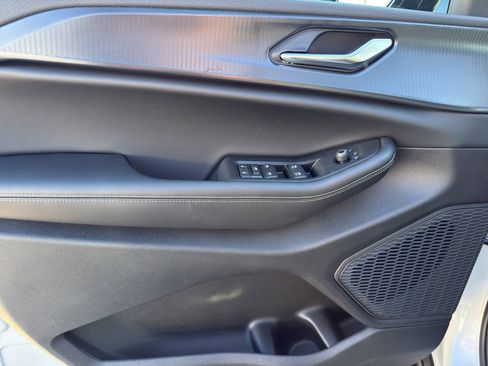 New 2025 Jeep Grand Cherokee Altitude image 12