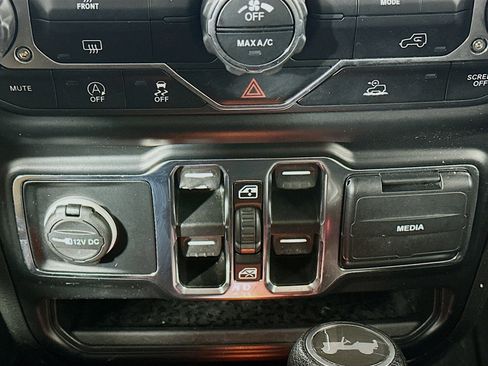 Used 2022 Jeep Wrangler Sport S image 25