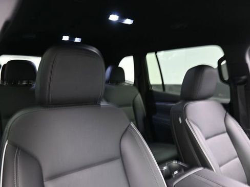 Used 2025 Buick Enclave Preferred image 32