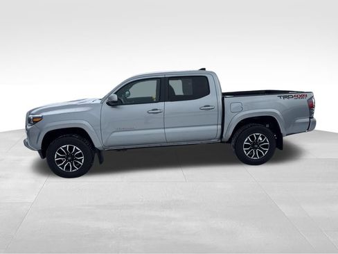 Used 2023 Toyota Tacoma TRD Sport image 2