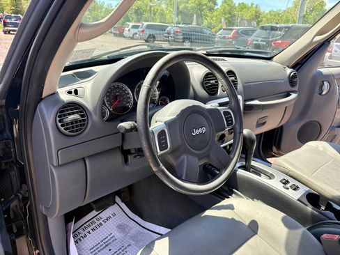 Used 2005 Jeep Liberty Limited AWD/4WD image 16