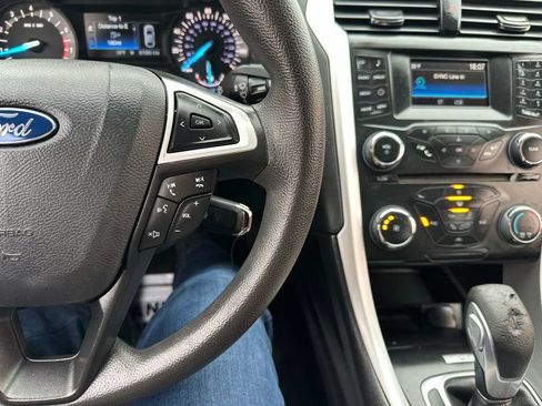 Used 2015 Ford Fusion SE FWD image 13