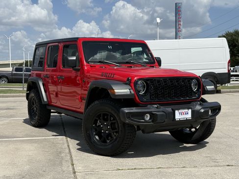 Used 2025 Jeep Wrangler Unlimited Sport AWD/4WD image 2