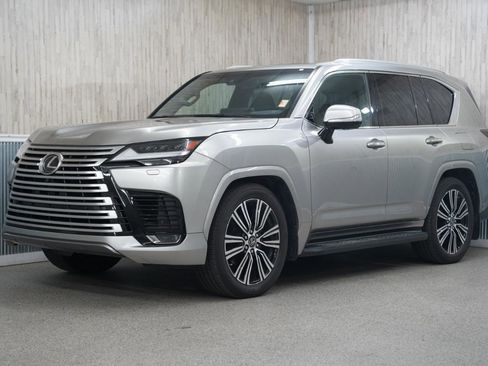 Used 2023 Lexus LX 600 4WD w/ Luxury Package image 4