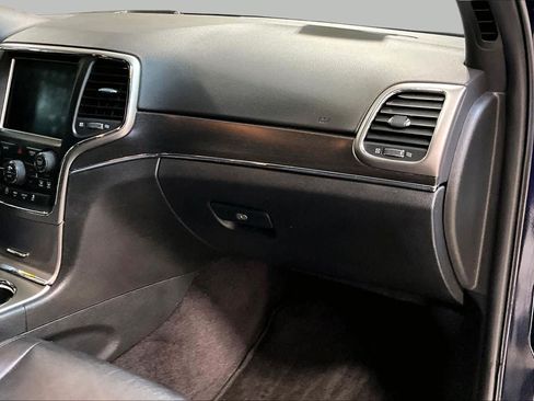 Used 2018 Jeep Grand Cherokee Limited AWD/4WD image 18