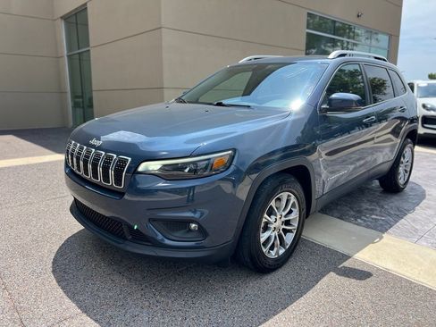 Used 2020 Jeep Cherokee Latitude Plus w/ Comfort/Convenience Group FWD image 3