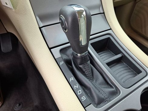 Used 2017 Ford Taurus SE image 15