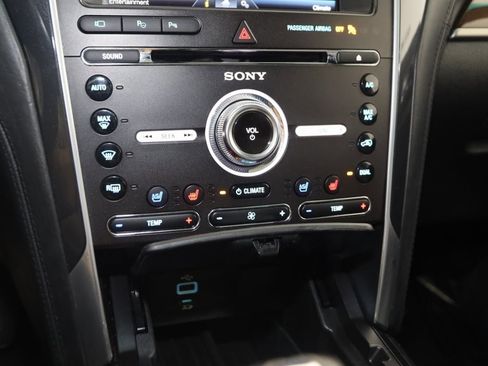 Used 2016 Ford Explorer Platinum image 31