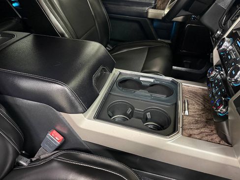 Used 2019 Ford F250 Lariat w/ Lariat Ultimate Package AWD/4WD image 33