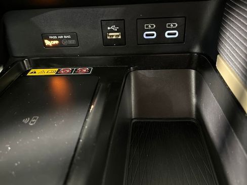 Used 2025 Toyota Camry SE image 15