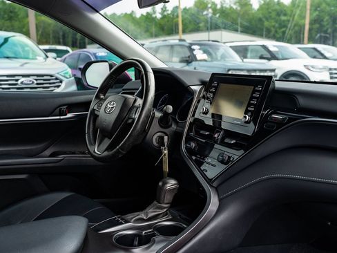 Used 2023 Toyota Camry SE FWD image 12