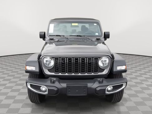 Used 2024 Jeep Gladiator Sport AWD/4WD image 2