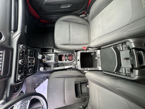 Used 2018 Jeep Wrangler Unlimited Sahara image 36