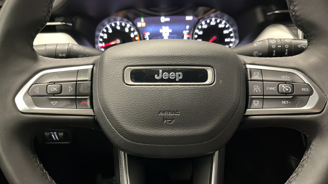 Used 2025 Jeep Compass Limited AWD/4WD image 15