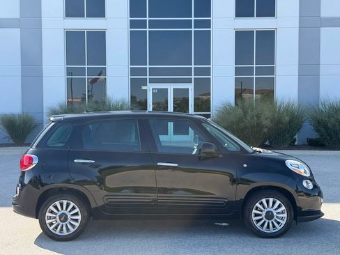 Used 2017 FIAT 500L Pop w/ Popular Equipment Package FWD image 4