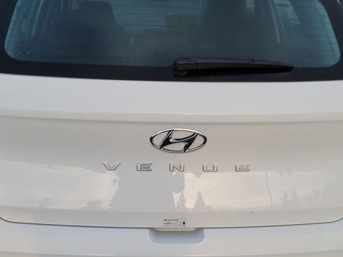 Certified 2025 Hyundai Venue SEL FWD image 20