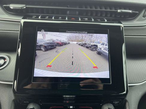 Used 2025 Jeep Grand Cherokee L Laredo image 28