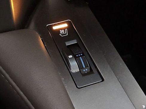 Used 2018 Lexus GX 460 Premium w/ Premium Package image 31