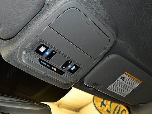Used 2024 Ford Explorer XLT w/ Equipment Group 202A AWD/4WD image 29