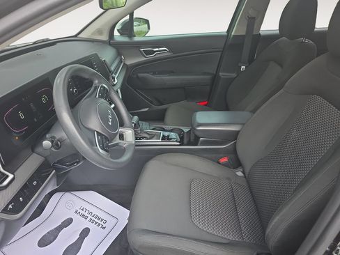 Used 2025 Kia Sportage LX FWD image 9