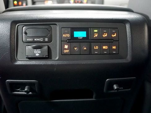 Used 2022 Toyota Sequoia Platinum AWD/4WD image 46