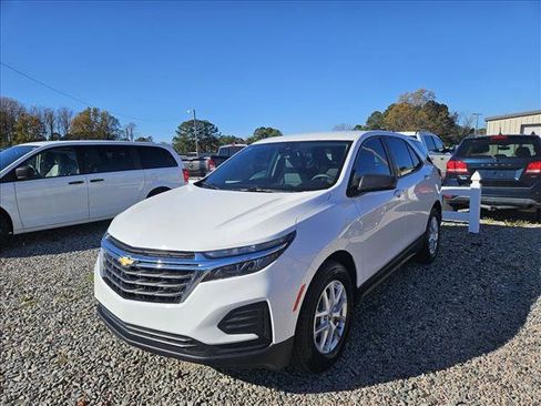 Used 2022 Chevrolet Equinox LS w/ LS Convenience Package image 3