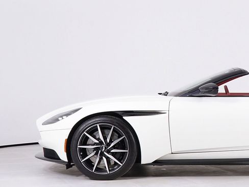 Used 2019 Aston Martin DB11 Volante RWD image 12