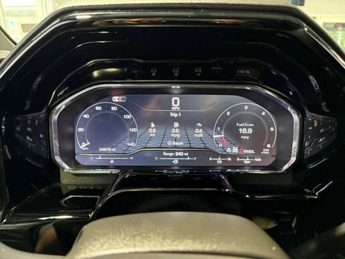 Used 2025 GMC Sierra 1500 SLT AWD/4WD image 16