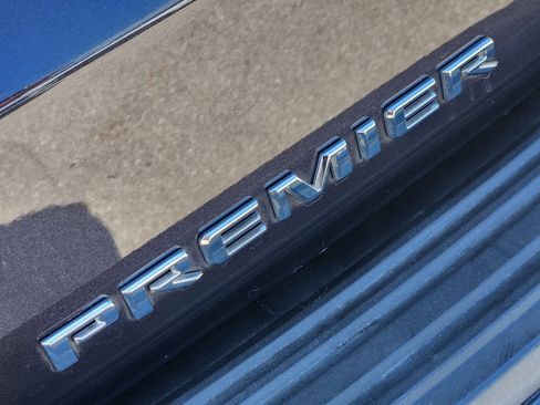 Used 2025 Chevrolet Tahoe Premier AWD/4WD image 13
