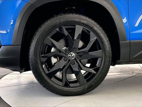 Certified 2023 Volkswagen Taos SE w/ Panoramic Sunroof Package FWD image 9